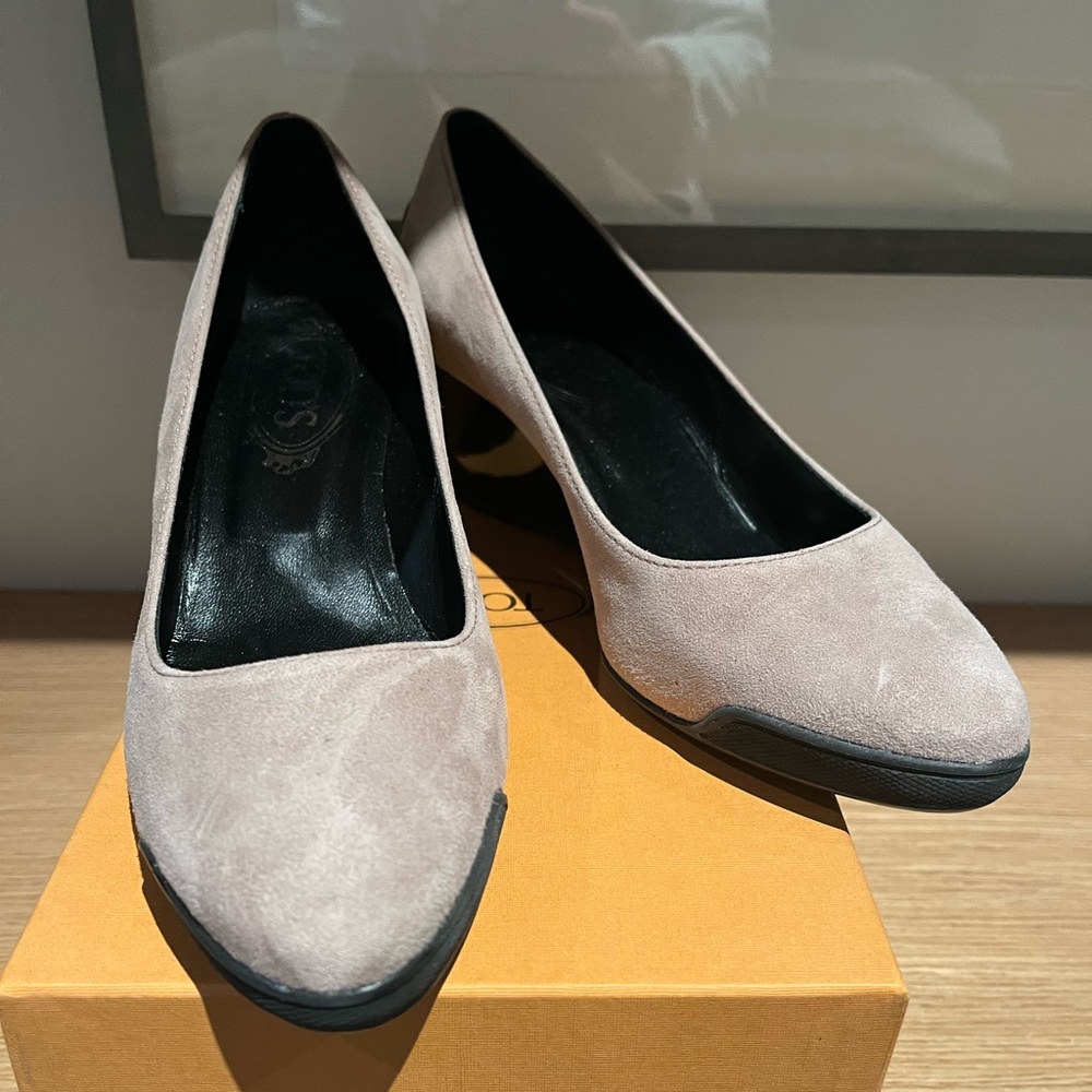 Tod’s light mauve wedges